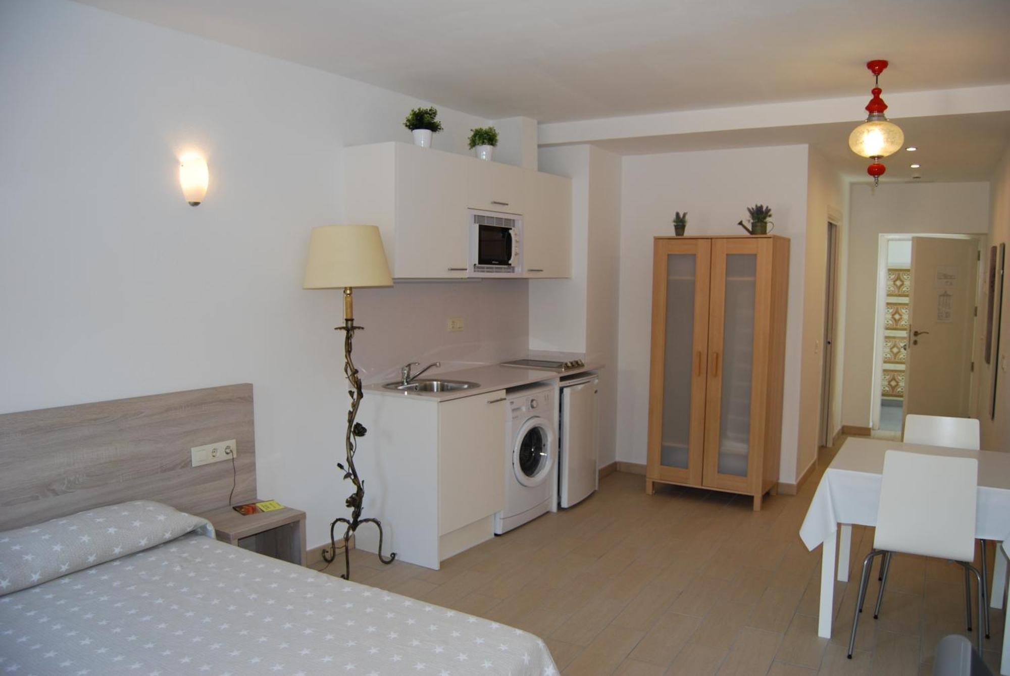Apartaments Fonda Comerc Torroella De Montgri Luaran gambar