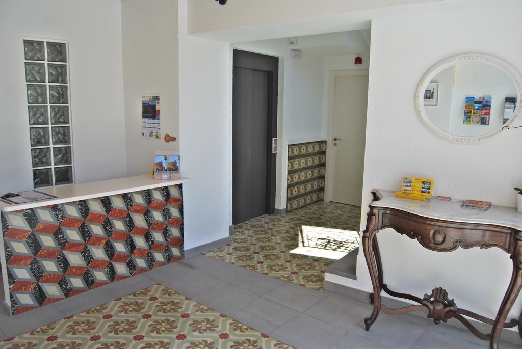 Apartaments Fonda Comerc Torroella De Montgri Luaran gambar